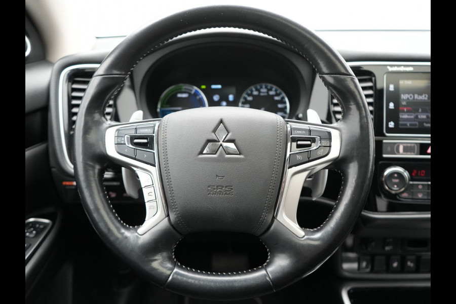 Mitsubishi Outlander 2.4 Intense+ Plug In Hybrid 225pk Dealer O.H. PHEV | Trekhaak Afneembaar | Schuif-/Kanteldak | Camera | Sportstoelen & Stuur Verwarmd | LED Koplampen | Keyless | Apple Carplay | Blis | DAB |