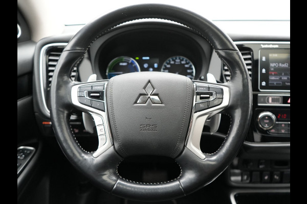 Mitsubishi Outlander 2.4 Intense+ Plug In Hybrid 225pk Dealer O.H. PHEV | Trekhaak Afneembaar | Schuif-/Kanteldak | Camera | Sportstoelen & Stuur Verwarmd | LED Koplampen | Keyless | Apple Carplay | Blis | DAB |