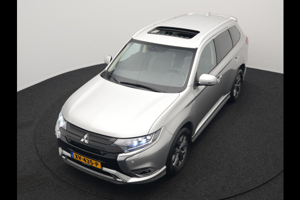 Mitsubishi Outlander 2.4 Intense+ Plug In Hybrid 225pk Dealer O.H. PHEV | Trekhaak Afneembaar | Schuif-/Kanteldak | Camera | Sportstoelen & Stuur Verwarmd | LED Koplampen | Keyless | Apple Carplay | Blis | DAB |