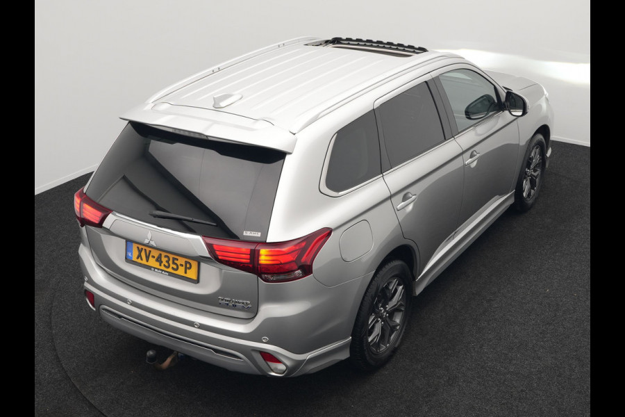 Mitsubishi Outlander 2.4 Intense+ Plug In Hybrid 225pk Dealer O.H. PHEV | Trekhaak Afneembaar | Schuif-/Kanteldak | Camera | Sportstoelen & Stuur Verwarmd | LED Koplampen | Keyless | Apple Carplay | Blis | DAB |