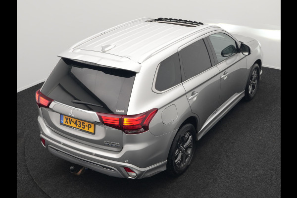 Mitsubishi Outlander 2.4 Intense+ Plug In Hybrid 225pk Dealer O.H. PHEV | Trekhaak Afneembaar | Schuif-/Kanteldak | Camera | Sportstoelen & Stuur Verwarmd | LED Koplampen | Keyless | Apple Carplay | Blis | DAB |