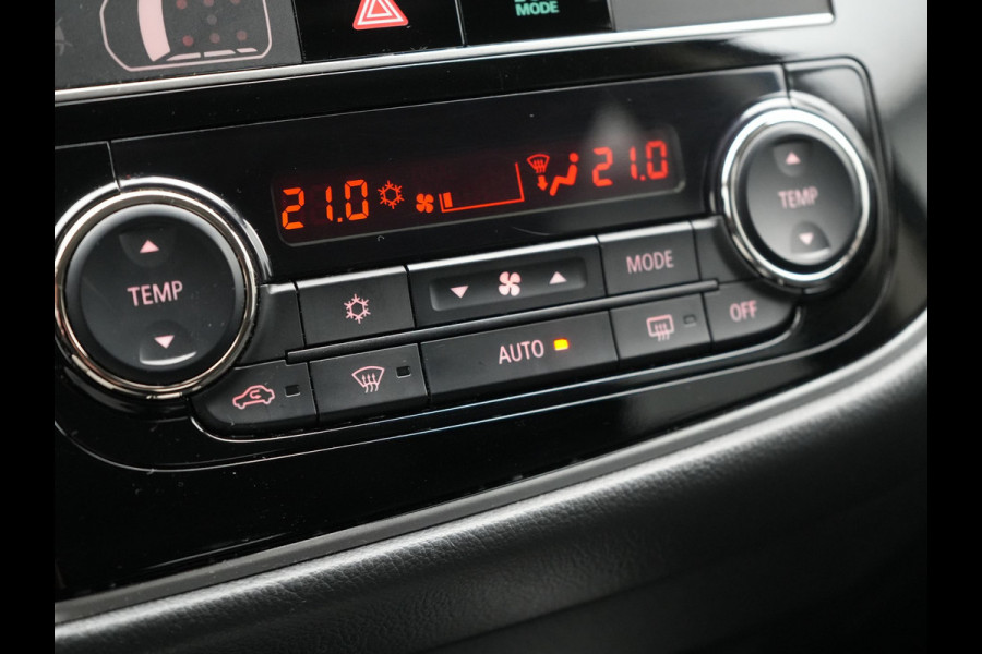 Mitsubishi Outlander 2.4 Intense+ Plug In Hybrid 225pk Dealer O.H. PHEV | Trekhaak Afneembaar | Schuif-/Kanteldak | Camera | Sportstoelen & Stuur Verwarmd | LED Koplampen | Keyless | Apple Carplay | Blis | DAB |