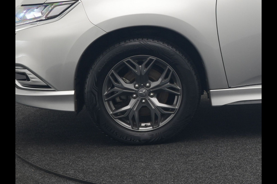 Mitsubishi Outlander 2.4 Intense+ Plug In Hybrid 225pk Dealer O.H. PHEV | Trekhaak Afneembaar | Schuif-/Kanteldak | Camera | Sportstoelen & Stuur Verwarmd | LED Koplampen | Keyless | Apple Carplay | Blis | DAB |