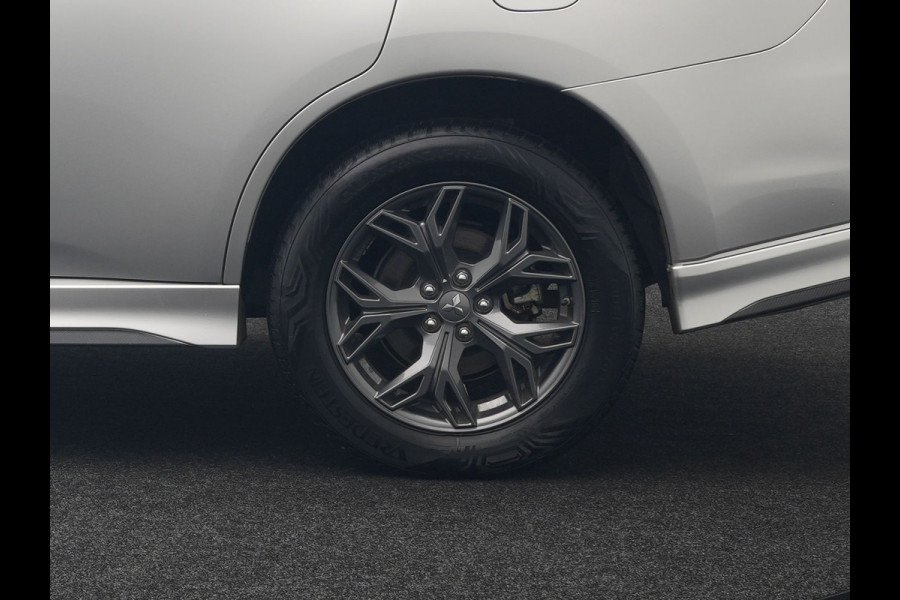 Mitsubishi Outlander 2.4 Intense+ Plug In Hybrid 225pk Dealer O.H. PHEV | Trekhaak Afneembaar | Schuif-/Kanteldak | Camera | Sportstoelen & Stuur Verwarmd | LED Koplampen | Keyless | Apple Carplay | Blis | DAB |