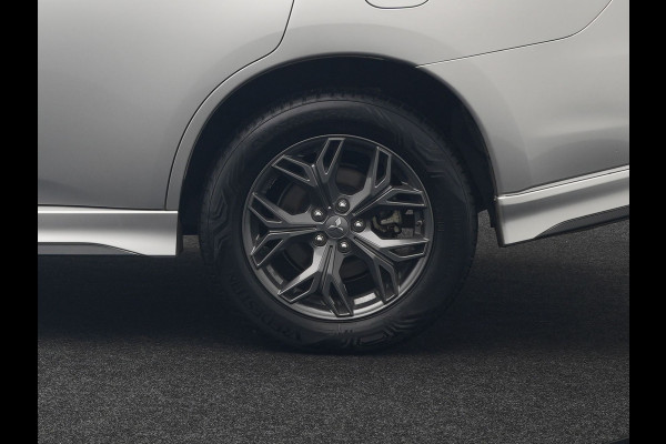 Mitsubishi Outlander 2.4 Intense+ Plug In Hybrid 225pk Dealer O.H. PHEV | Trekhaak Afneembaar | Schuif-/Kanteldak | Camera | Sportstoelen & Stuur Verwarmd | LED Koplampen | Keyless | Apple Carplay | Blis | DAB |