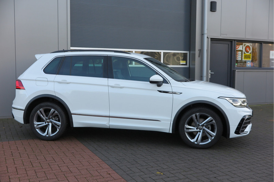 Volkswagen Tiguan 1.5 TSI 150pk DSG 2xR-Line Virtual Cockpit , Trekhaak, Camera , Navi , DAB+ , Carplay , Led verlichting etc.