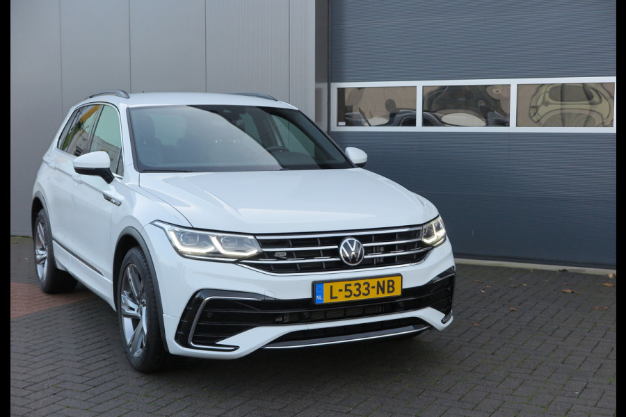 Volkswagen Tiguan 1.5 TSI 150pk DSG 2xR-Line Virtual Cockpit , Trekhaak, Camera , Navi , DAB+ , Carplay , Led verlichting etc.