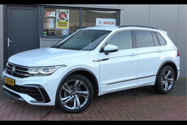 Volkswagen Tiguan 1.5 TSI 150pk DSG 2xR-Line Virtual Cockpit , Trekhaak, Camera , Navi , DAB+ , Carplay , Led verlichting etc.