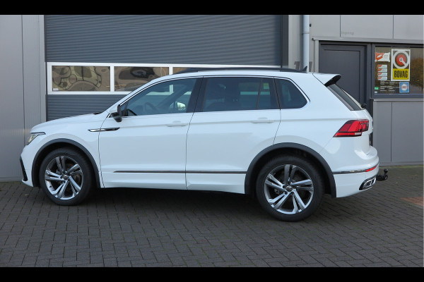 Volkswagen Tiguan 1.5 TSI 150pk DSG 2xR-Line Virtual Cockpit , Trekhaak, Camera , Navi , DAB+ , Carplay , Led verlichting etc.