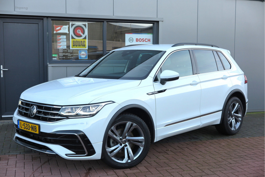 Volkswagen Tiguan 1.5 TSI 150pk DSG 2xR-Line Virtual Cockpit , Trekhaak, Camera , Navi , DAB+ , Carplay , Led verlichting etc.