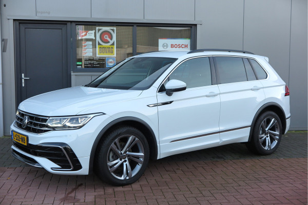 Volkswagen Tiguan 1.5 TSI 150pk DSG 2xR-Line Virtual Cockpit , Trekhaak, Camera , Navi , DAB+ , Carplay , Led verlichting etc.