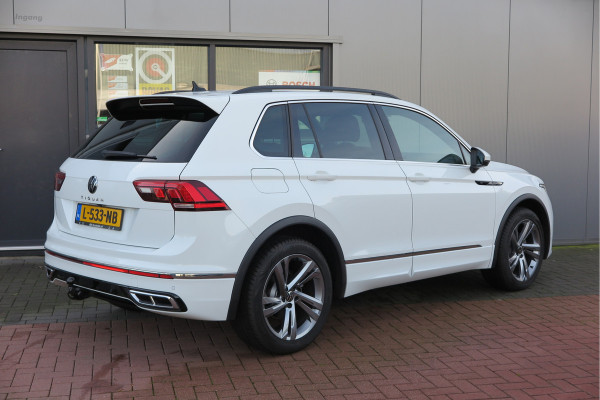 Volkswagen Tiguan 1.5 TSI 150pk DSG 2xR-Line Virtual Cockpit , Trekhaak, Camera , Navi , DAB+ , Carplay , Led verlichting etc.