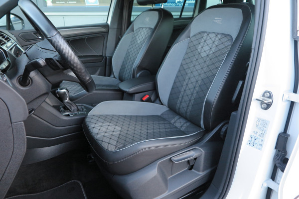 Volkswagen Tiguan 1.5 TSI 150pk DSG 2xR-Line Virtual Cockpit , Trekhaak, Camera , Navi , DAB+ , Carplay , Led verlichting etc.
