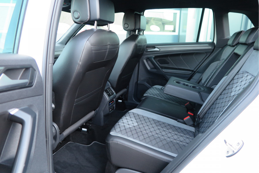 Volkswagen Tiguan 1.5 TSI 150pk DSG 2xR-Line Virtual Cockpit , Trekhaak, Camera , Navi , DAB+ , Carplay , Led verlichting etc.