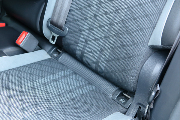 Volkswagen Tiguan 1.5 TSI 150pk DSG 2xR-Line Virtual Cockpit , Trekhaak, Camera , Navi , DAB+ , Carplay , Led verlichting etc.