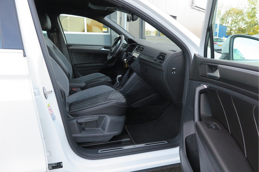 Volkswagen Tiguan 1.5 TSI 150pk DSG 2xR-Line Virtual Cockpit , Trekhaak, Camera , Navi , DAB+ , Carplay , Led verlichting etc.