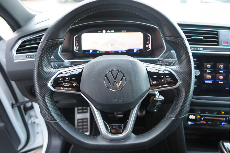 Volkswagen Tiguan 1.5 TSI 150pk DSG 2xR-Line Virtual Cockpit , Trekhaak, Camera , Navi , DAB+ , Carplay , Led verlichting etc.