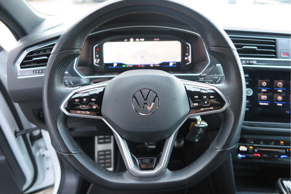 Volkswagen Tiguan 1.5 TSI 150pk DSG 2xR-Line Virtual Cockpit , Trekhaak, Camera , Navi , DAB+ , Carplay , Led verlichting etc.