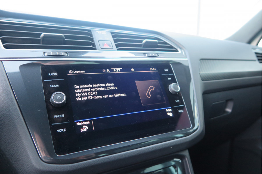 Volkswagen Tiguan 1.5 TSI 150pk DSG 2xR-Line Virtual Cockpit , Trekhaak, Camera , Navi , DAB+ , Carplay , Led verlichting etc.