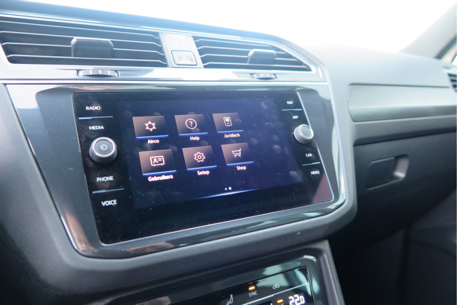 Volkswagen Tiguan 1.5 TSI 150pk DSG 2xR-Line Virtual Cockpit , Trekhaak, Camera , Navi , DAB+ , Carplay , Led verlichting etc.