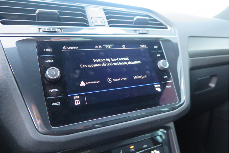 Volkswagen Tiguan 1.5 TSI 150pk DSG 2xR-Line Virtual Cockpit , Trekhaak, Camera , Navi , DAB+ , Carplay , Led verlichting etc.