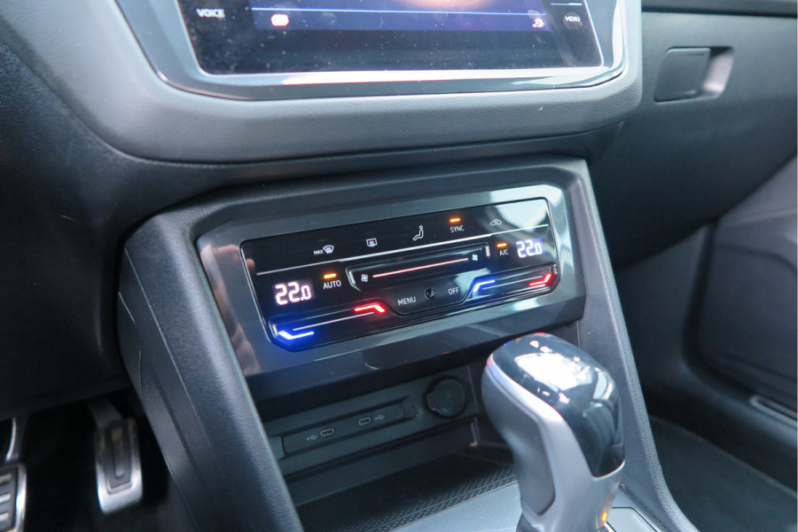 Volkswagen Tiguan 1.5 TSI 150pk DSG 2xR-Line Virtual Cockpit , Trekhaak, Camera , Navi , DAB+ , Carplay , Led verlichting etc.