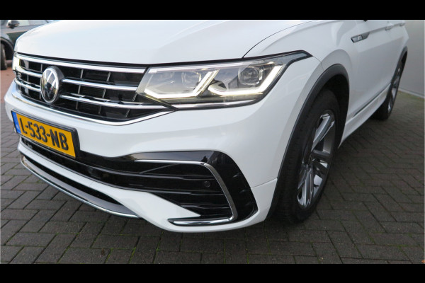 Volkswagen Tiguan 1.5 TSI 150pk DSG 2xR-Line Virtual Cockpit , Trekhaak, Camera , Navi , DAB+ , Carplay , Led verlichting etc.