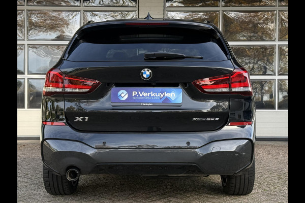 BMW X1 xDrive25e M SPORT | PANORAMA | ELEKTR. STOELEN | HARMAN KARDON | LEDER | 19 INCH LM VELGEN | TREKHAAK |