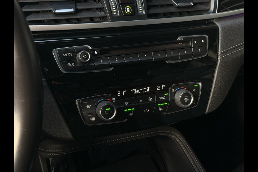 BMW X1 xDrive25e M SPORT | PANORAMA | ELEKTR. STOELEN | HARMAN KARDON | LEDER | 19 INCH LM VELGEN | TREKHAAK |