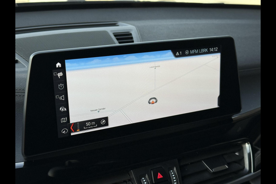 BMW X1 xDrive25e M SPORT | PANORAMA | ELEKTR. STOELEN | HARMAN KARDON | LEDER | 19 INCH LM VELGEN | TREKHAAK |