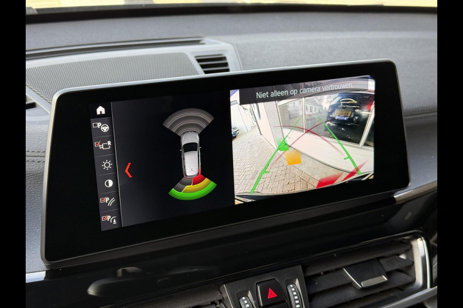 BMW X1 xDrive25e M SPORT | PANORAMA | ELEKTR. STOELEN | HARMAN KARDON | LEDER | 19 INCH LM VELGEN | TREKHAAK |
