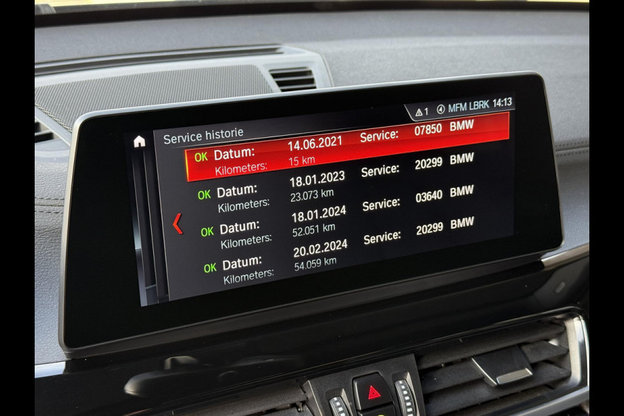 BMW X1 xDrive25e M SPORT | PANORAMA | ELEKTR. STOELEN | HARMAN KARDON | LEDER | 19 INCH LM VELGEN | TREKHAAK |