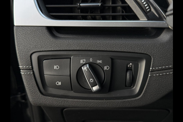 BMW X1 xDrive25e M SPORT | PANORAMA | ELEKTR. STOELEN | HARMAN KARDON | LEDER | 19 INCH LM VELGEN | TREKHAAK |