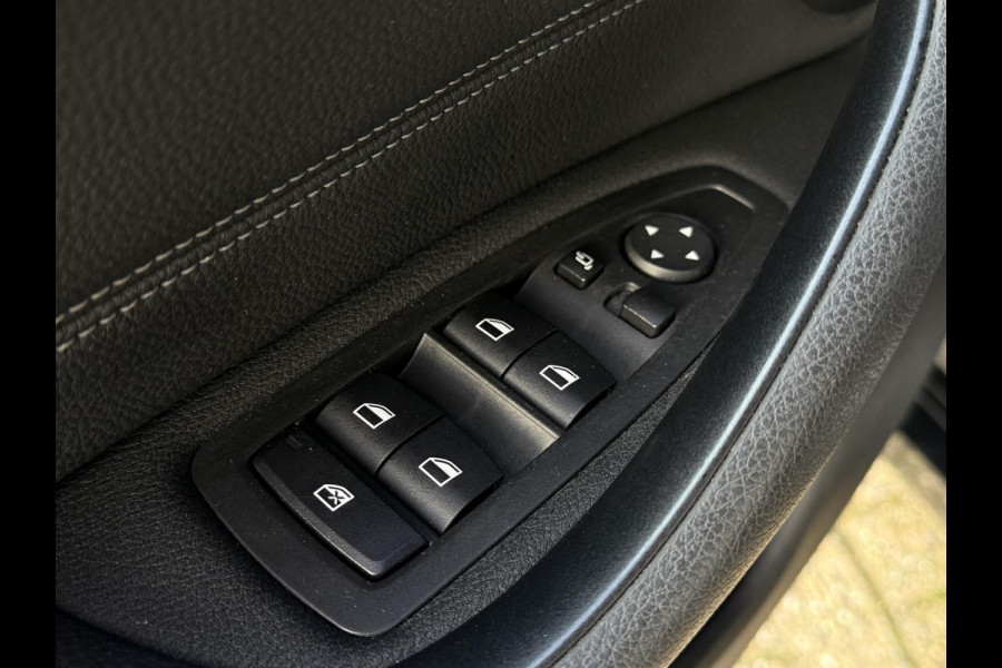 BMW X1 xDrive25e M SPORT | PANORAMA | ELEKTR. STOELEN | HARMAN KARDON | LEDER | 19 INCH LM VELGEN | TREKHAAK |