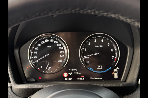 BMW X1 xDrive25e M SPORT | PANORAMA | ELEKTR. STOELEN | HARMAN KARDON | LEDER | 19 INCH LM VELGEN | TREKHAAK |