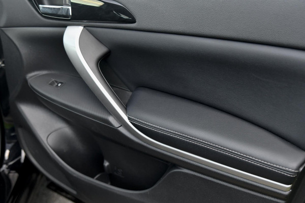 Mitsubishi Eclipse Cross 2.4 PHEV Instyle. Leder, Elek stoelen, HUD, ACC, 360, Carbon, Stuurvw, Trekhaak, Dodeh, CarPlay!