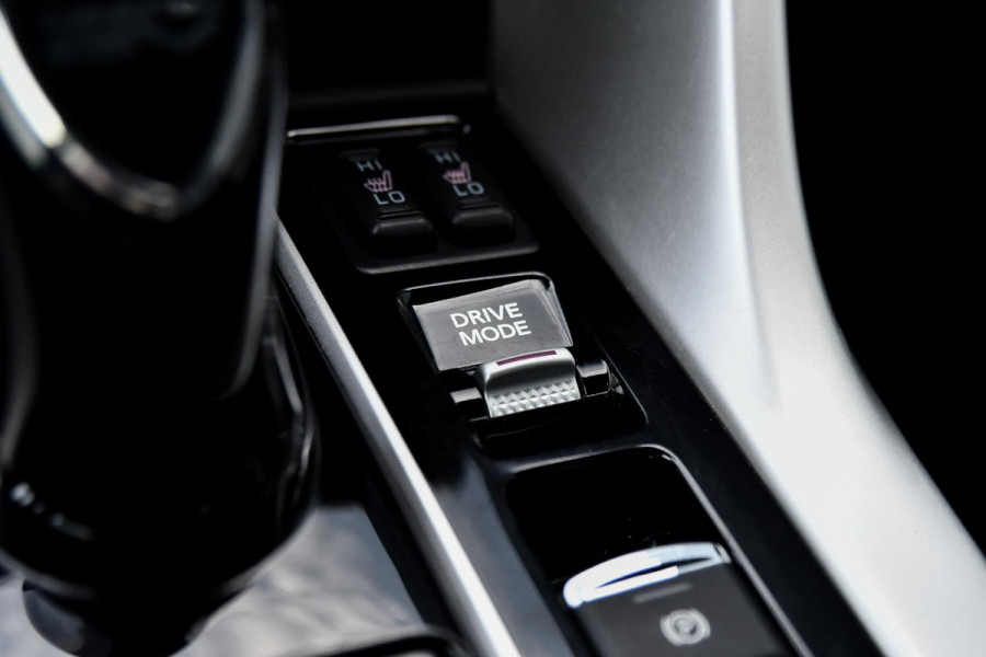 Mitsubishi Eclipse Cross 2.4 PHEV Instyle. Leder, Elek stoelen, HUD, ACC, 360, Carbon, Stuurvw, Trekhaak, Dodeh, CarPlay!