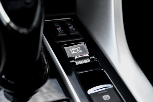 Mitsubishi Eclipse Cross 2.4 PHEV Instyle. Leder, Elek stoelen, HUD, ACC, 360, Carbon, Stuurvw, Trekhaak, Dodeh, CarPlay!