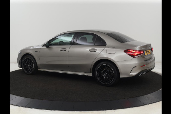 Mercedes-Benz A-Klasse 250e AMG Limited | Carplay | Stoelverwarming | Camera | Leder/Alcantara | Navigatie | Park Assist | Sfeerverlichting | Full LED | Climate control | Widescreen | Cruise control | PHEV | Plug In