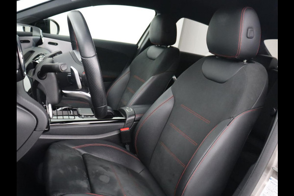 Mercedes-Benz A-Klasse 250e AMG Limited | Carplay | Stoelverwarming | Camera | Leder/Alcantara | Navigatie | Park Assist | Sfeerverlichting | Full LED | Climate control | Widescreen | Cruise control | PHEV | Plug In