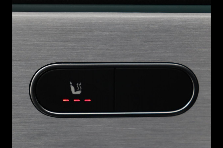 Mercedes-Benz A-Klasse 250e AMG Limited | Carplay | Stoelverwarming | Camera | Leder/Alcantara | Navigatie | Park Assist | Sfeerverlichting | Full LED | Climate control | Widescreen | Cruise control | PHEV | Plug In