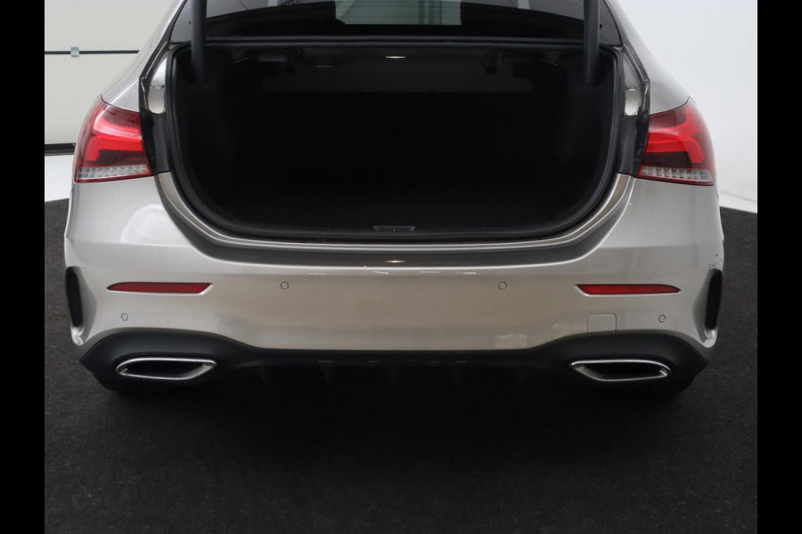 Mercedes-Benz A-Klasse 250e AMG Limited | Carplay | Stoelverwarming | Camera | Leder/Alcantara | Navigatie | Park Assist | Sfeerverlichting | Full LED | Climate control | Widescreen | Cruise control | PHEV | Plug In