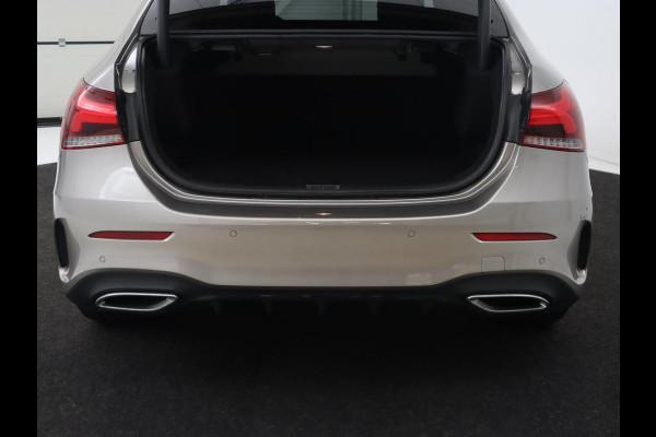Mercedes-Benz A-Klasse 250e AMG Limited | Carplay | Stoelverwarming | Camera | Leder/Alcantara | Navigatie | Park Assist | Sfeerverlichting | Full LED | Climate control | Widescreen | Cruise control | PHEV | Plug In