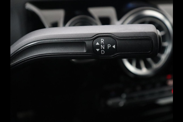 Mercedes-Benz A-Klasse 250e AMG Limited | Carplay | Stoelverwarming | Camera | Leder/Alcantara | Navigatie | Park Assist | Sfeerverlichting | Full LED | Climate control | Widescreen | Cruise control | PHEV | Plug In