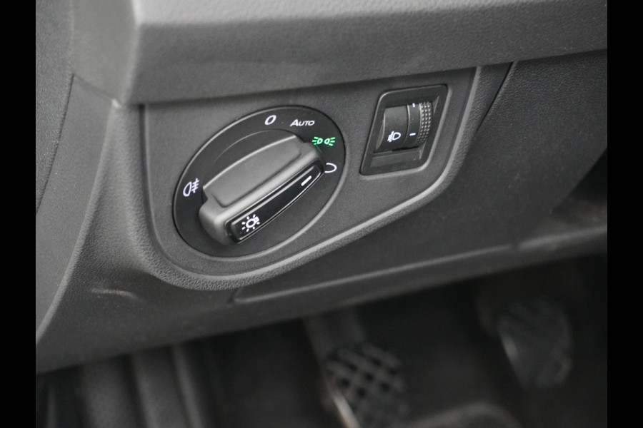 Volkswagen Polo T 96PK Navi Digi-Cockpit-Pro Adaptive-Cr. Apple Carplay Android App-Connect Dual-ECC PDC Stoel-Verwarmd Navi Life Business Lane-Assist Isofix Voicecommand DAB Front assist ChroomPack. Lmv 2/3Deelbare a-Bank 1e Eigenaar Origineel Nederlandse Auto EURO 6 € 25.430 nieuw!