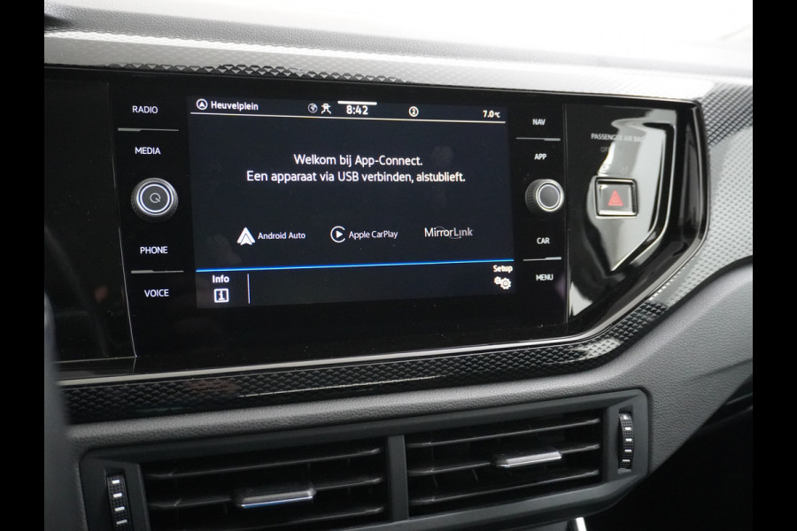 Volkswagen Polo T 96PK Navi Digi-Cockpit-Pro Adaptive-Cr. Apple Carplay Android App-Connect Dual-ECC PDC Stoel-Verwarmd Navi Life Business Lane-Assist Isofix Voicecommand DAB Front assist ChroomPack. Lmv 2/3Deelbare a-Bank 1e Eigenaar Origineel Nederlandse Auto EURO 6 € 25.430 nieuw!