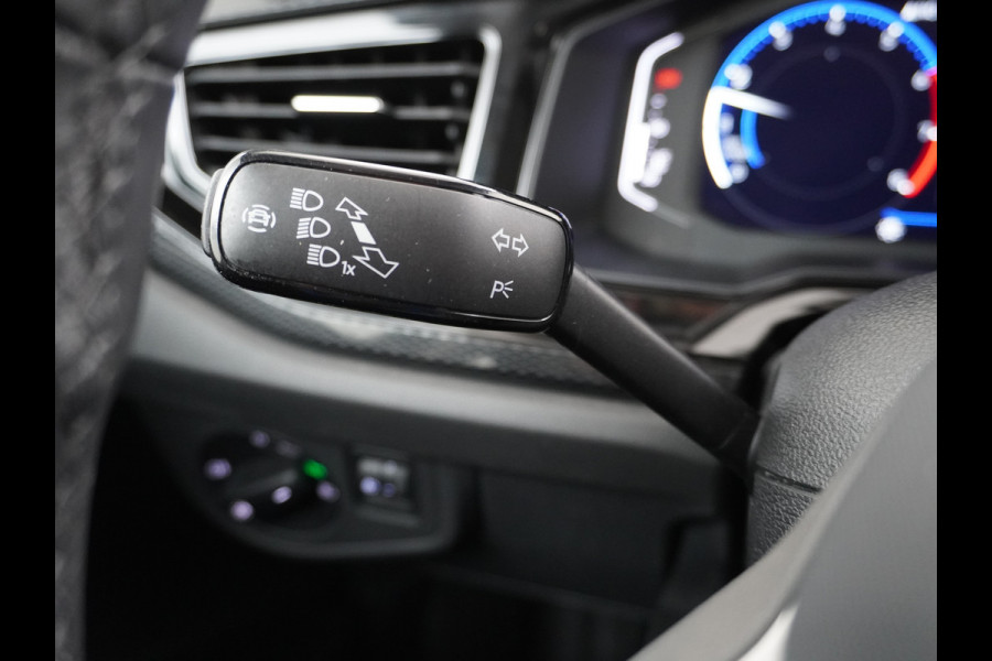 Volkswagen Polo T 96PK Navi Digi-Cockpit-Pro Adaptive-Cr. Apple Carplay Android App-Connect Dual-ECC PDC Stoel-Verwarmd Navi Life Business Lane-Assist Isofix Voicecommand DAB Front assist ChroomPack. Lmv 2/3Deelbare a-Bank 1e Eigenaar Origineel Nederlandse Auto EURO 6 € 25.430 nieuw!