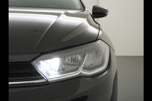 Volkswagen Polo T 96PK Navi Digi-Cockpit-Pro Adaptive-Cr. Apple Carplay Android App-Connect Dual-ECC PDC Stoel-Verwarmd Navi Life Business Lane-Assist Isofix Voicecommand DAB Front assist ChroomPack. Lmv 2/3Deelbare a-Bank 1e Eigenaar Origineel Nederlandse Auto EURO 6 € 25.430 nieuw!