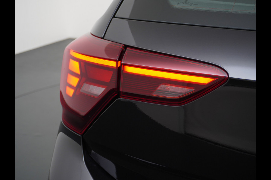 Volkswagen Polo T 96PK Navi Digi-Cockpit-Pro Adaptive-Cr. Apple Carplay Android App-Connect Dual-ECC PDC Stoel-Verwarmd Navi Life Business Lane-Assist Isofix Voicecommand DAB Front assist ChroomPack. Lmv 2/3Deelbare a-Bank 1e Eigenaar Origineel Nederlandse Auto EURO 6 € 25.430 nieuw!