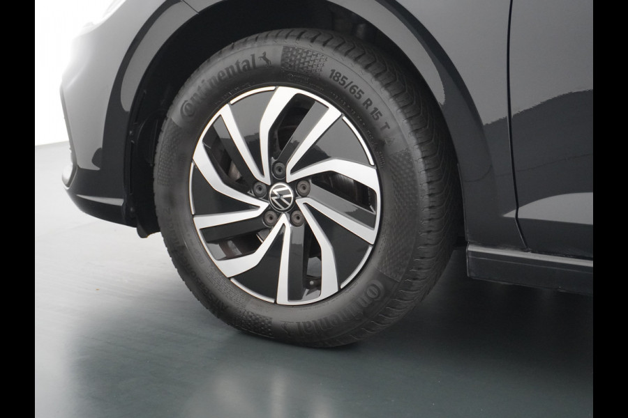 Volkswagen Polo T 96PK Navi Digi-Cockpit-Pro Adaptive-Cr. Apple Carplay Android App-Connect Dual-ECC PDC Stoel-Verwarmd Navi Life Business Lane-Assist Isofix Voicecommand DAB Front assist ChroomPack. Lmv 2/3Deelbare a-Bank 1e Eigenaar Origineel Nederlandse Auto EURO 6 € 25.430 nieuw!